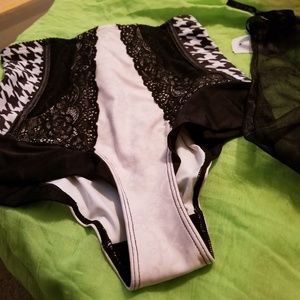 Naja - Hi-Waisted Royal Hounds tooth -S